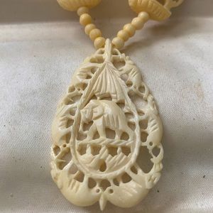 Beautiful Vintage Bone carved Elephant Necklace
